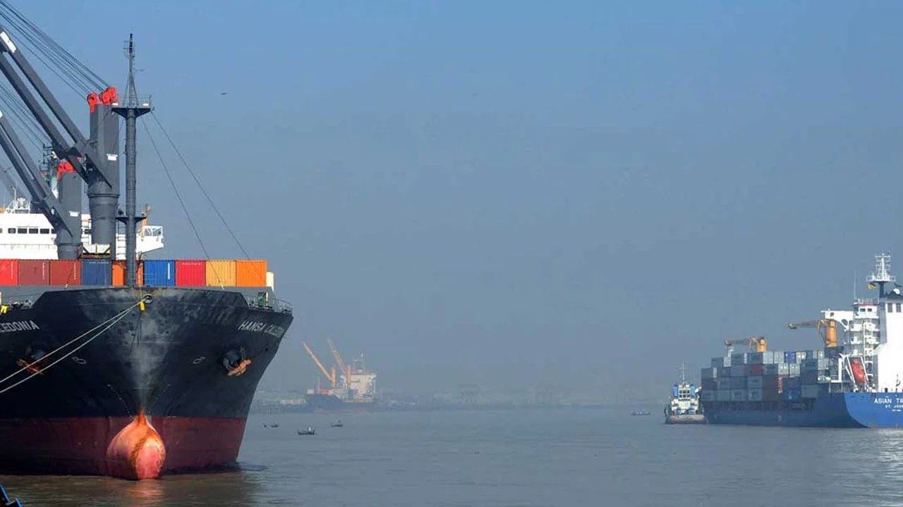 চট্টগ্রাম বন্দরে আবারও দুই জাহাজের সংঘর্ষ