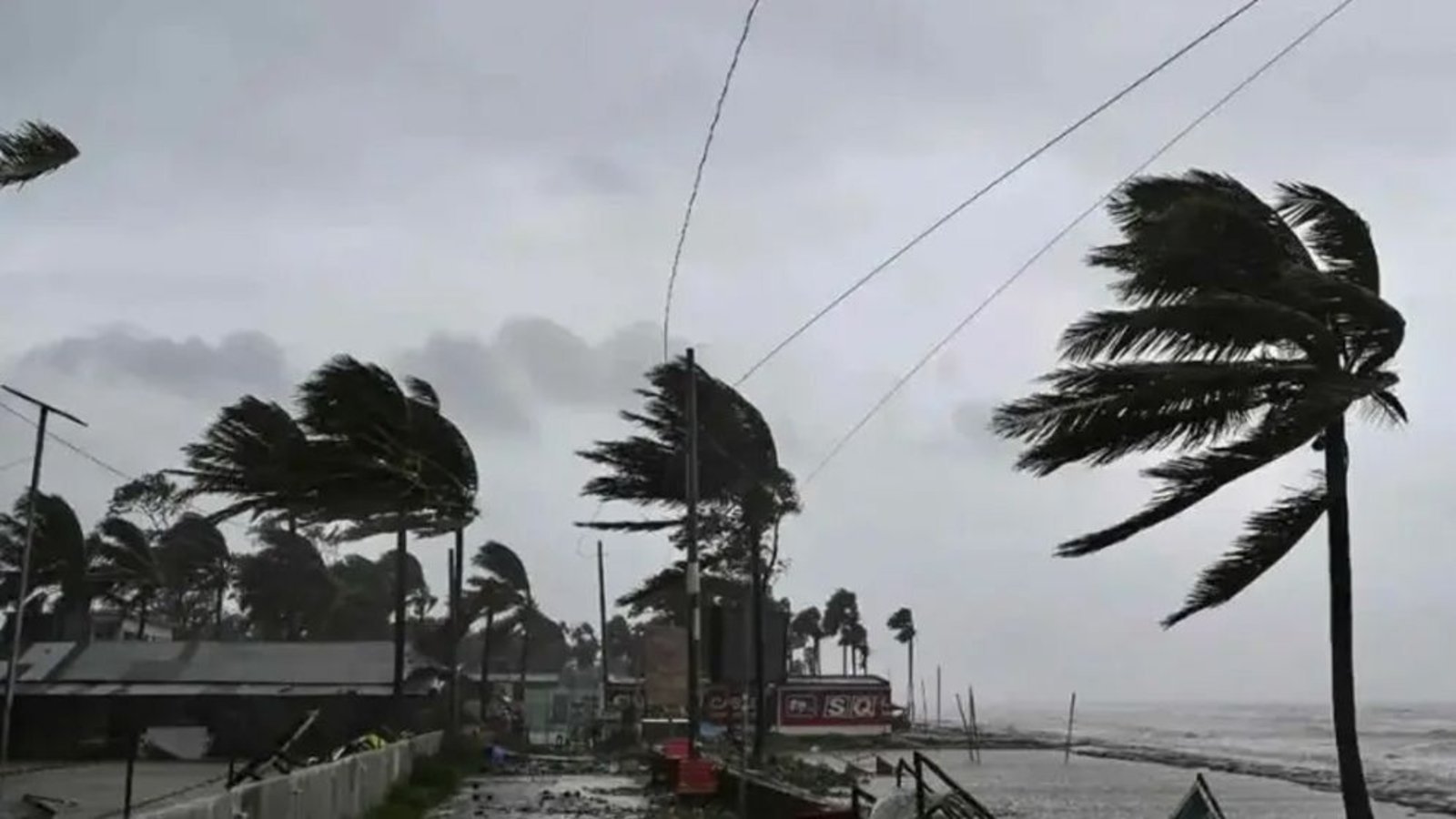 ঢাকাসহ দেশের ১৩ অঞ্চলে বজ্রবৃষ্টিসহ ঝড়ের আশঙ্কা, নদীবন্দরে সতর্কতা
