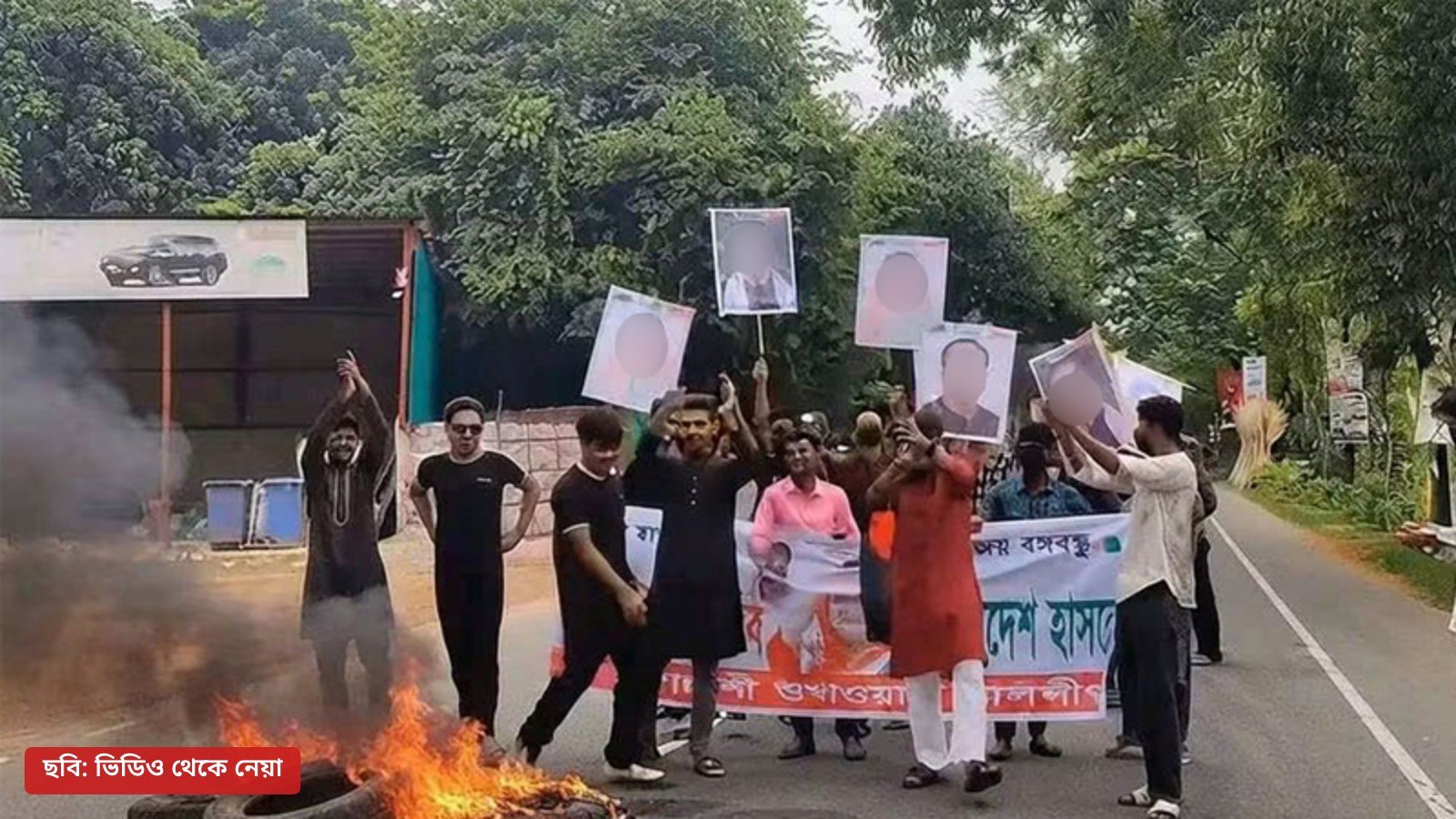 ঢাকা-খুলনা মহাসড়কে নিষিদ্ধ সংগঠন ছাত্রলীগের ঝটিকা মিছিল