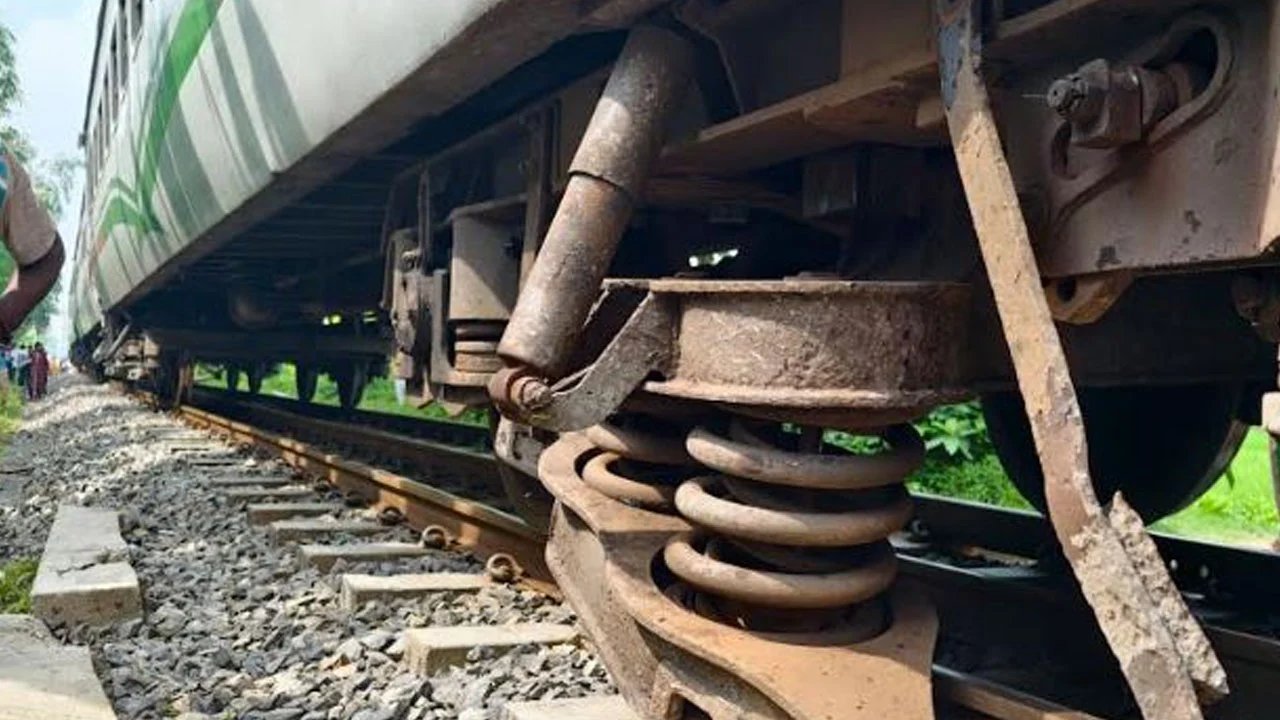 উত্তরাঞ্চলের সঙ্গে সারাদেশের ট্রেন যোগাযোগ বন্ধ