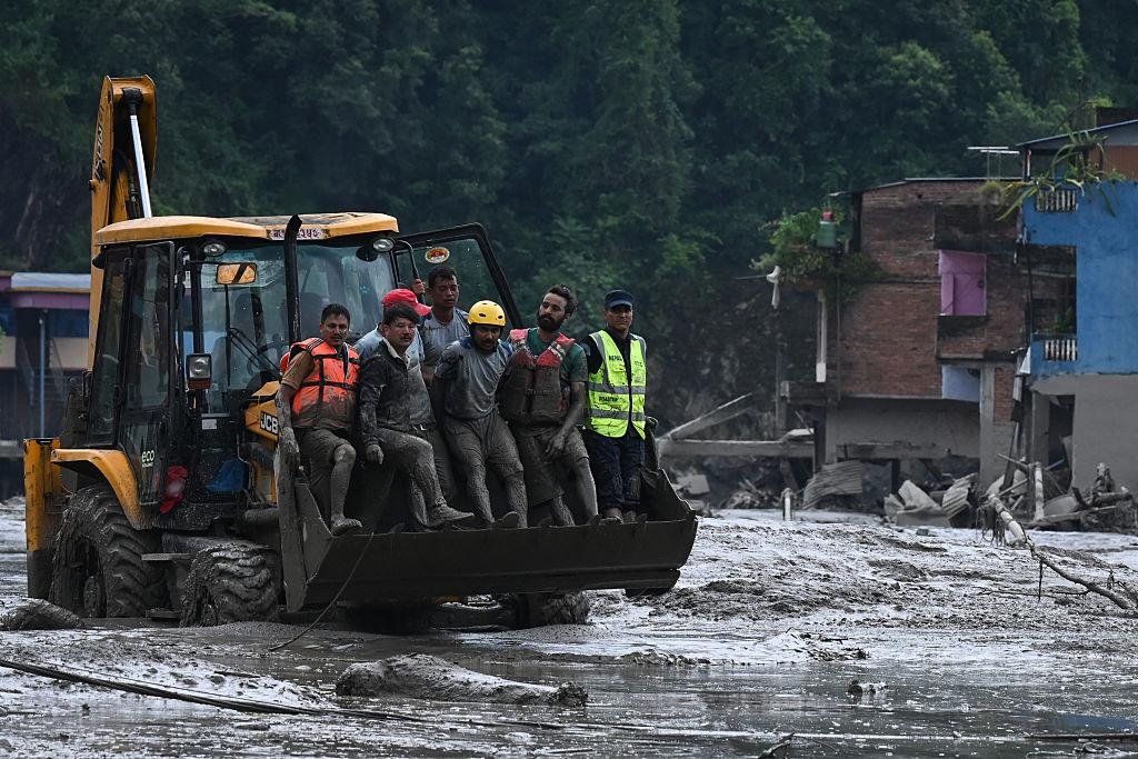 নেপালে বন্যা-ভূমিধসে সরকারি হিসাবে ৩৮৯ মৃত্যু, নিখোঁজ ৯৭৭ — 1