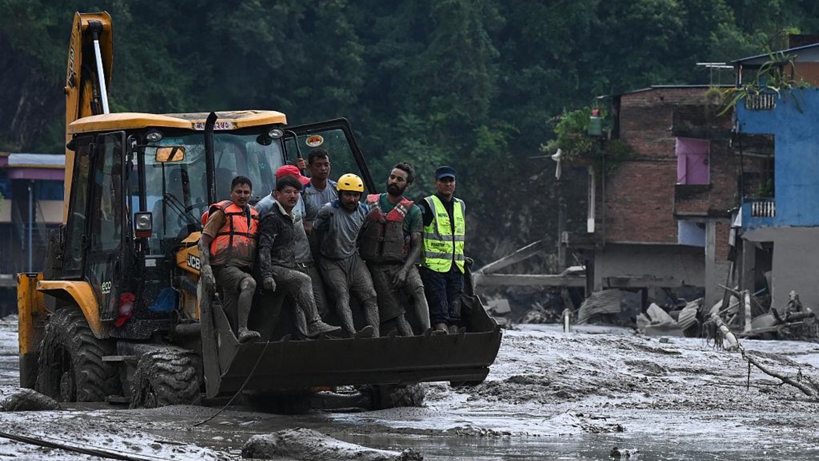 নেপালে বন্যা-ভূমিধসে সরকারি হিসাবে ৩৮৯ মৃত্যু, নিখোঁজ ৯৭৭