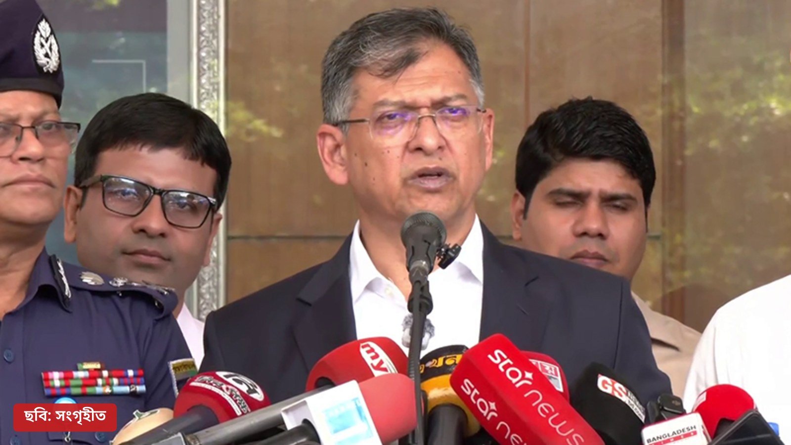 লুট ও অবৈধ অস্ত্র উদ্ধারে বিশেষ ইউনিট, তথ্য দিলে মিলবে সর্বোচ্চ ২ লাখ টাকা