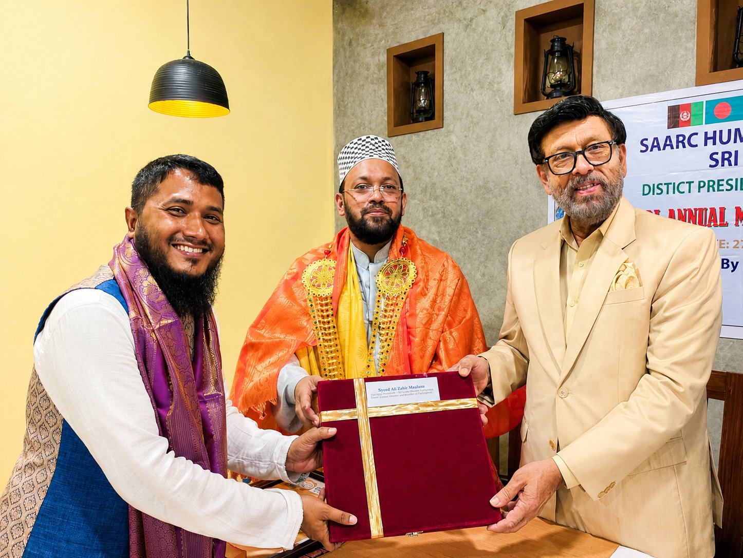 শ্রীলংকার সাবেক মন্ত্রী ও সার্কের উপদেষ্টাকে ক্রেস্ট দিচ্ছেন মহাসচিব ও সহকারী পরিচালক।