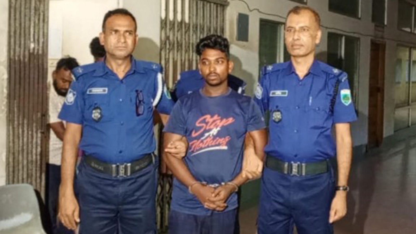 কুড়িগ্রাম এক্সপ্রেসে নারী যাত্রীকে ধর্ষণের অভিযোগ, ক্যান্টিন কর্মচারী গ্রেফতার — 1