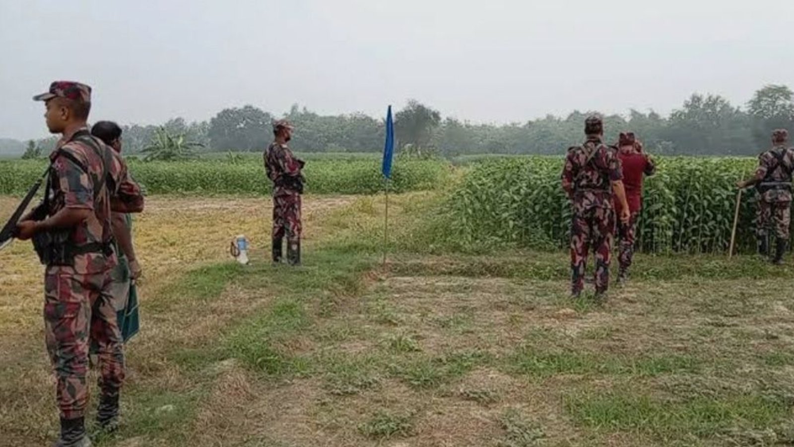 বেনাপোল সীমান্তে সার পাচার ও পুশ-ইন ঠেকাতে কঠোর অবস্থানে বিজিবি