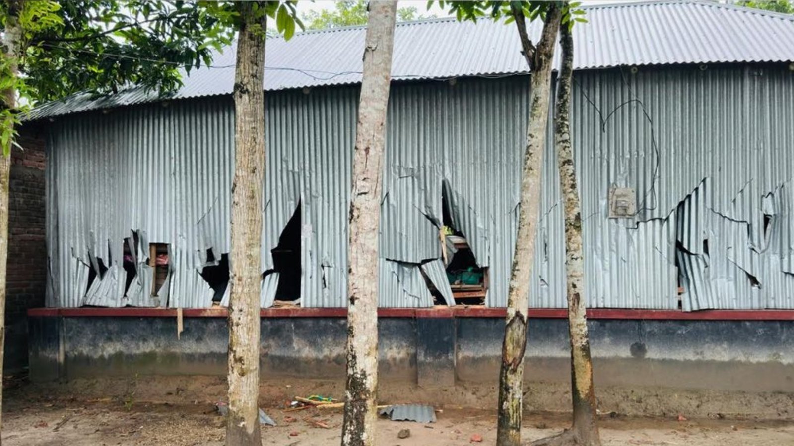 ঝিনাইদহে বিএনপির দুই পক্ষের সংঘর্ষে শিশুসহ আহত ১২, ভাঙচুর ৬ বাড়ি