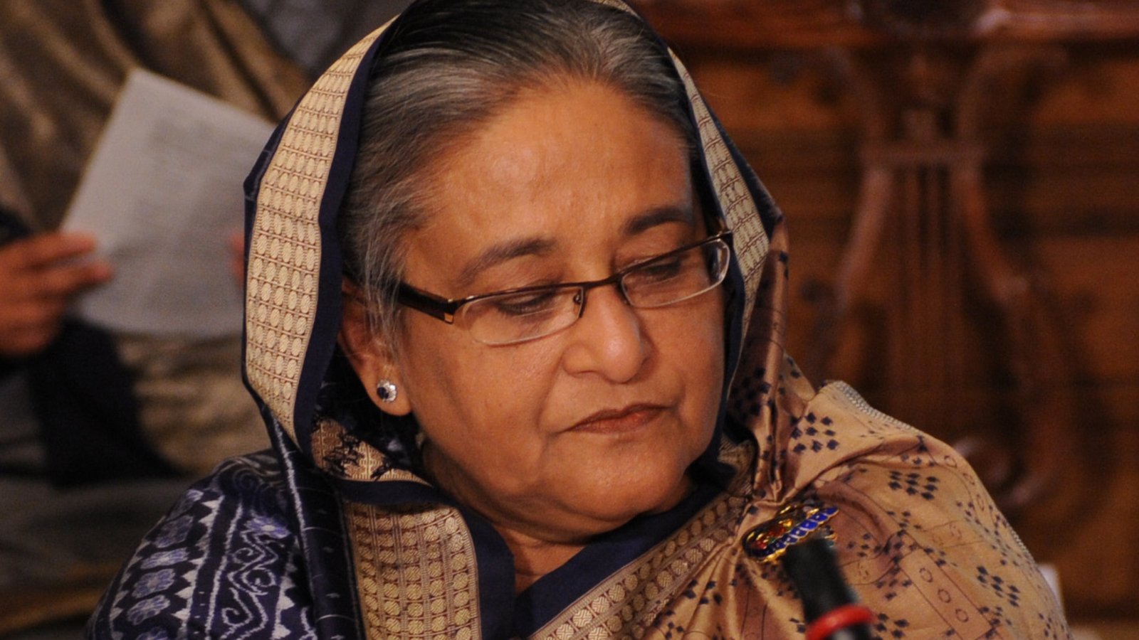 দেশে ফেরা নিয়ে সতর্ক শেখ হাসিনা, দায়িত্ব সামলাবেন শেখ সেলিম