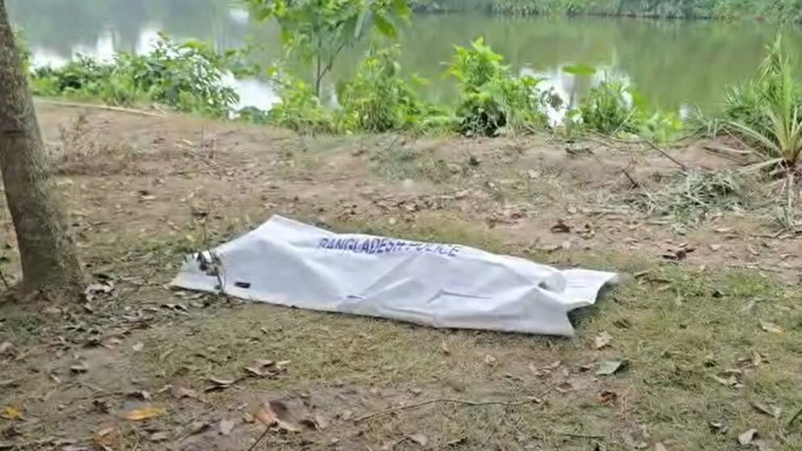 পাবনার পুকুরে মিলল নিখোঁজ পেঁয়াজ ব্যবসায়ীর গলাকাটা মরদেহ