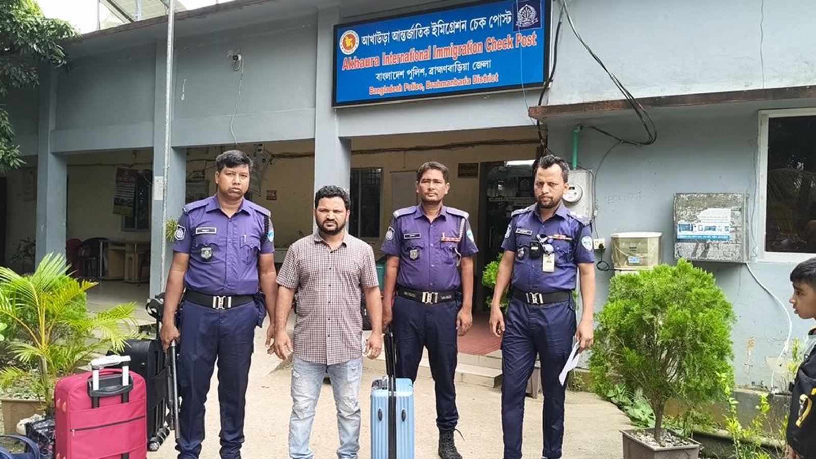 আখাউড়া সীমান্তে ধরা আশুলিয়ার দুই হত্যা মামলার আসামি, যাচ্ছিলেন ভারতে