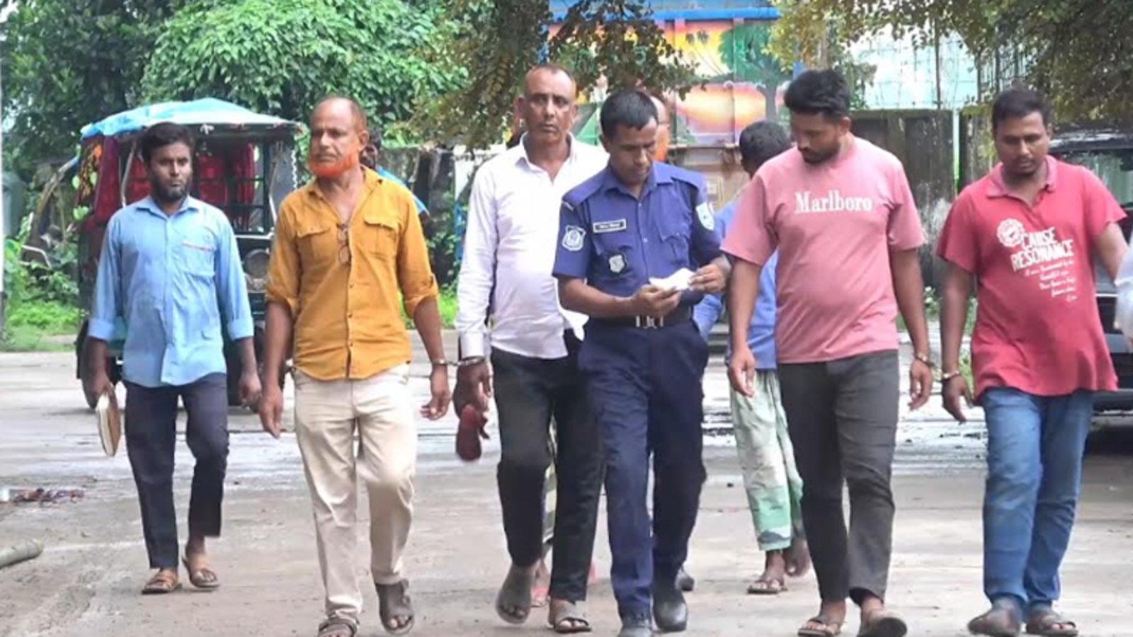 বিজিবি ক্যাম্পে ঢুকে জব্দ ড্রেজার ছিনিয়ে নেওয়ার চেষ্টা, বিএনপির ৪ নেতাসহ গ্রেপ্তার ৬