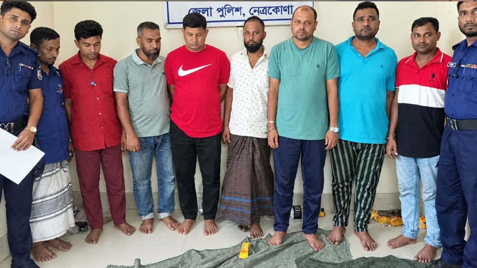 মোহনগঞ্জে জুয়ার আসর থেকে যুবদল নেতা, ফায়ার সার্ভিস ও বিজিবি সদস্যসহ আটক ৮