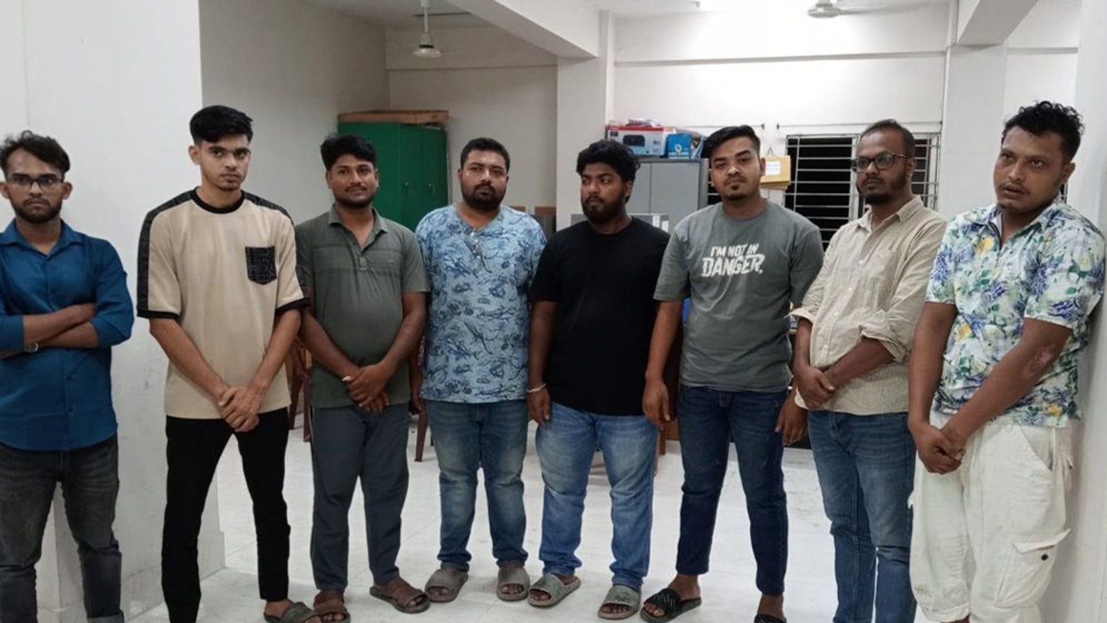 উত্তরখানে গোপন বৈঠক থেকে যুবলীগের ৮ নেতা গ্রেফতার, পালালেন আরও অন্তত ৩০ জন