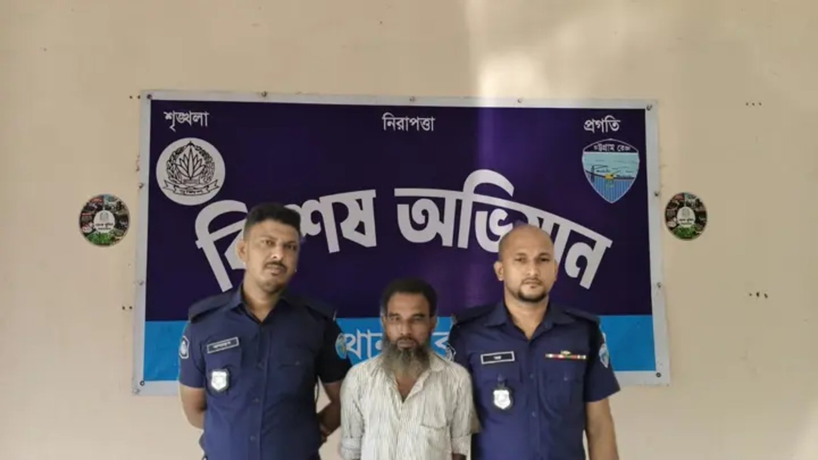 উরুতে স্কচটেপে বাঁধা ৮০০ ইয়াবা, সৌদিয়া পরিবহনের চালক আটক