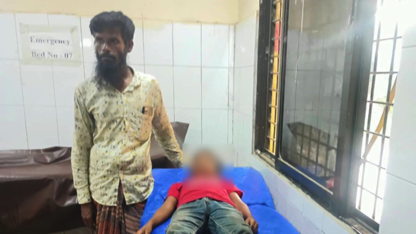 চুরির অভিযোগে ৮ বছরের এতিম শিশুকে খুঁটিতে বেঁধে রাতভর নির্যাতন