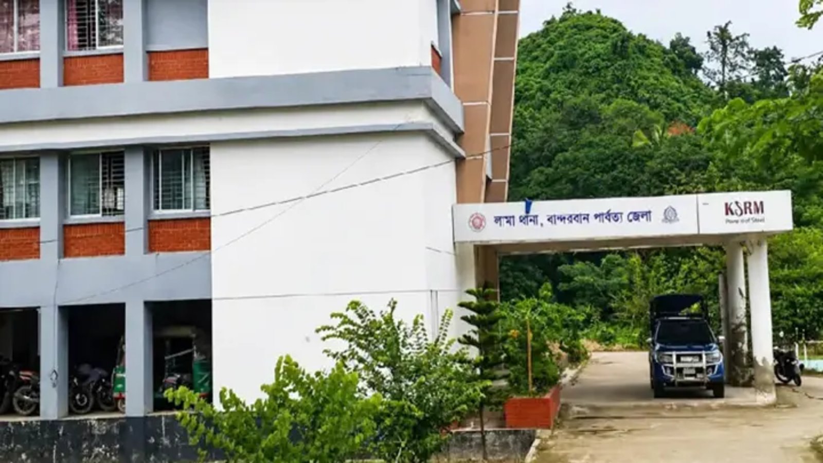 লামায় বাগানের গাছে ঝুলছিল তরুণীর মরদেহ, হত্যার দাবি পরিবারের