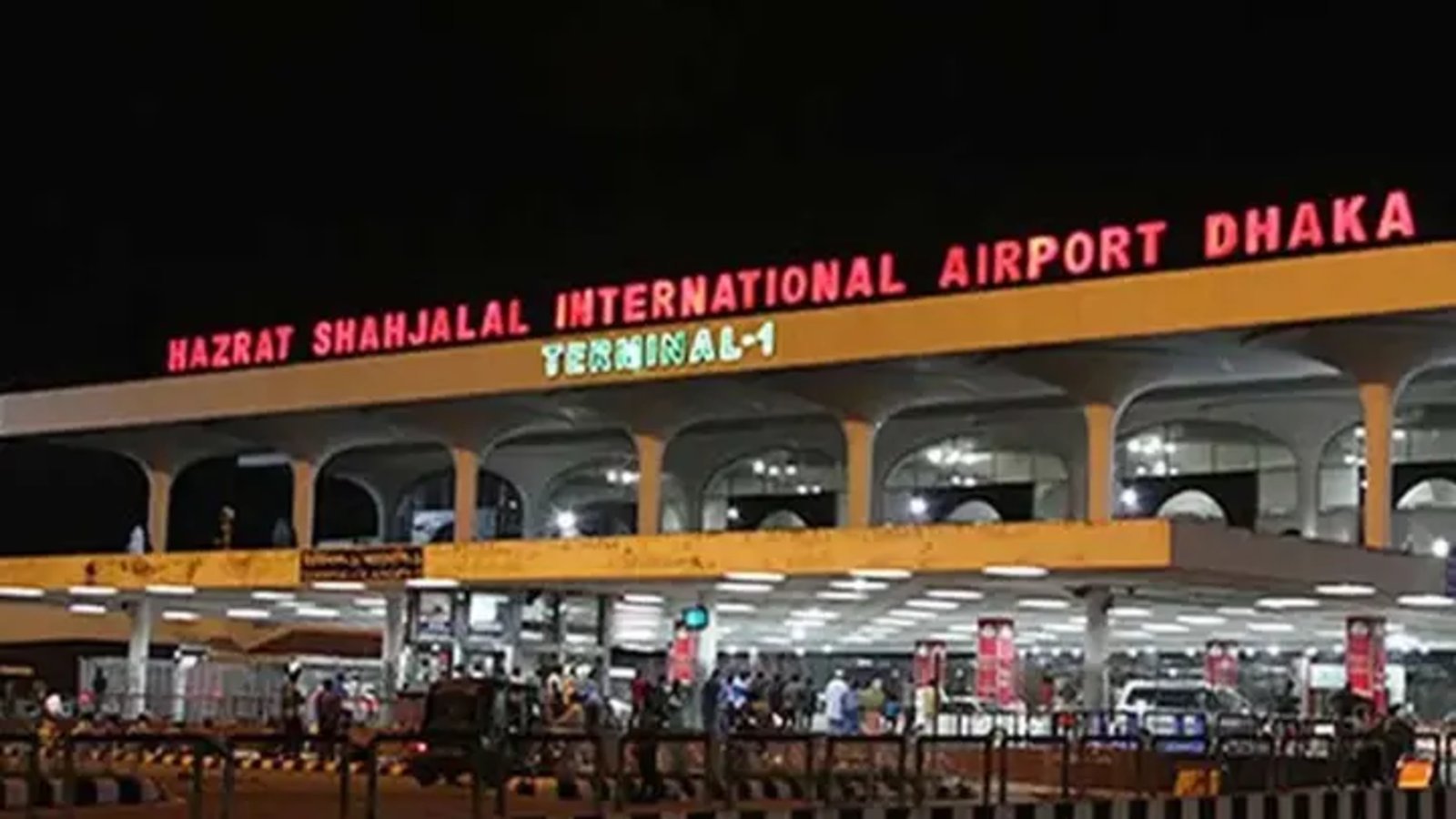 রিয়াদ বিমানবন্দর বন্ধের ধাক্কা ঢাকায়, ৮ ফ্লাইট বাতিল—আটকা প্রায় ৩ হাজার যাত্রী