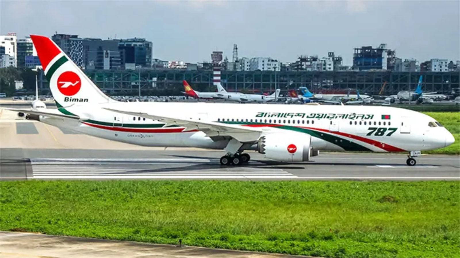হুথি হামলার প্রভাবে ৮৯ ফ্লাইট বাতিল, ঢাকায় ভোগান্তিতে ১৪ হাজারের বেশি যাত্রী